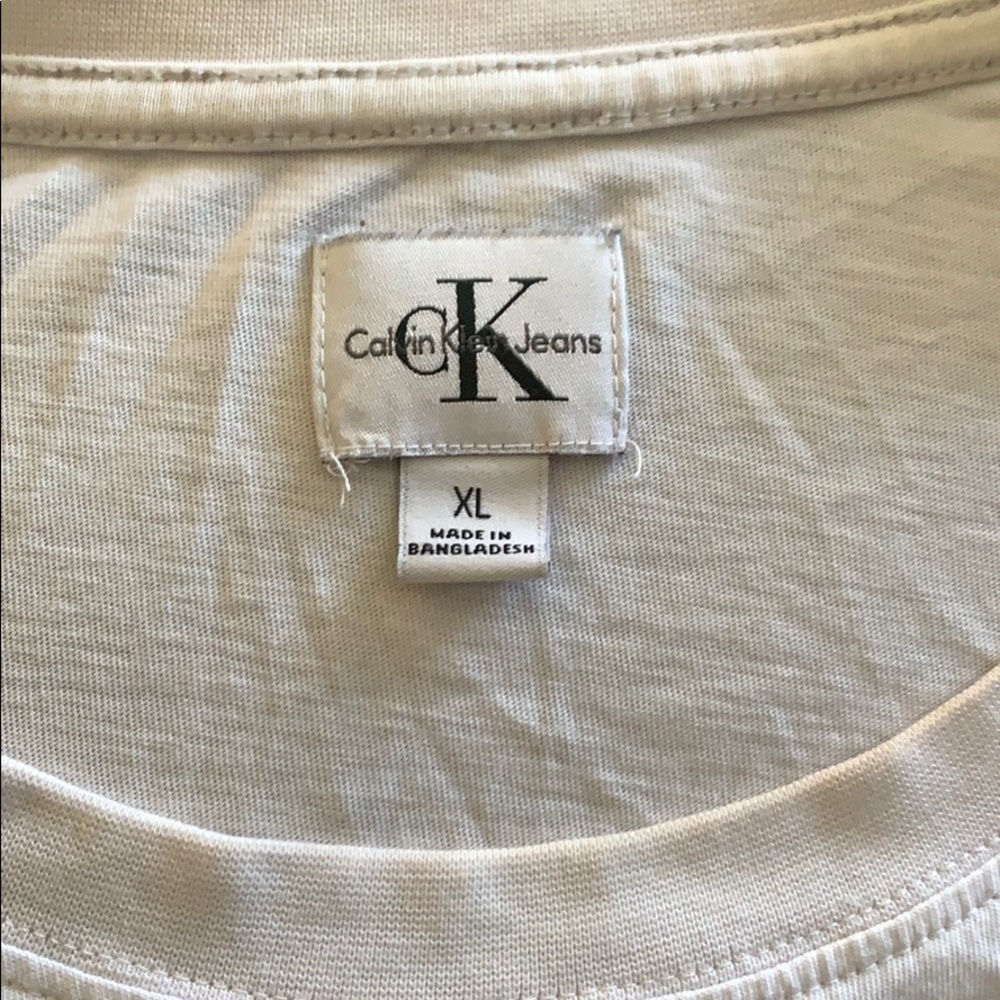 Calvin Klein Jeans Tee XL - Picture 2 of 2